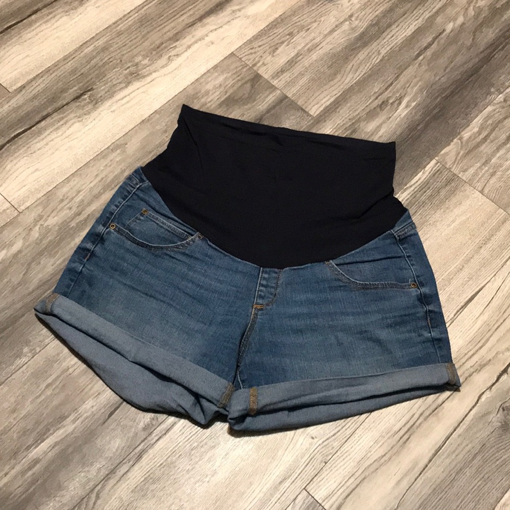 Maternity shorts